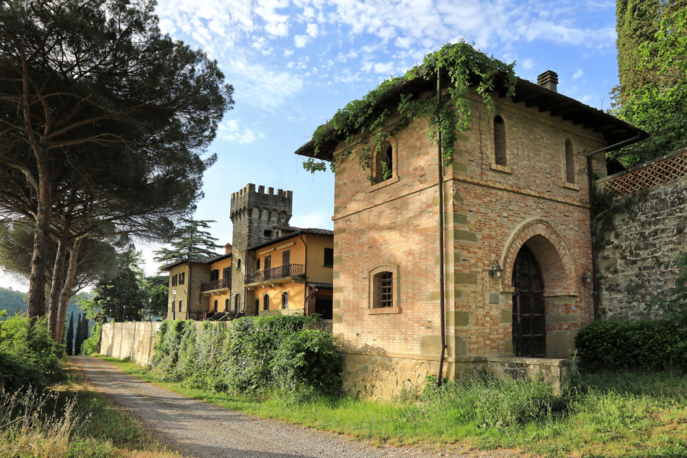 Villa di Riconi e chiesa di Samprognano